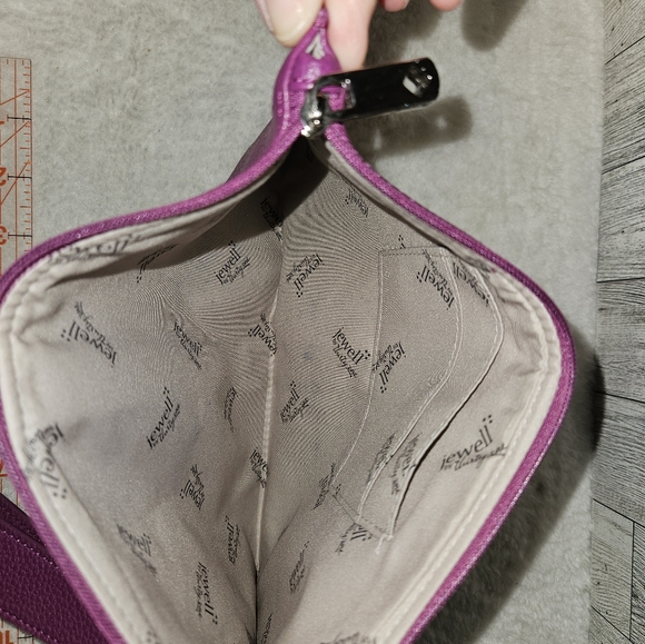 Thirty-One Clutch - Picture 2 of 4